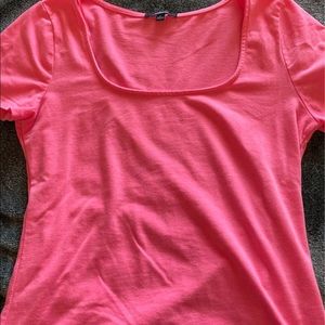 pink tshirt